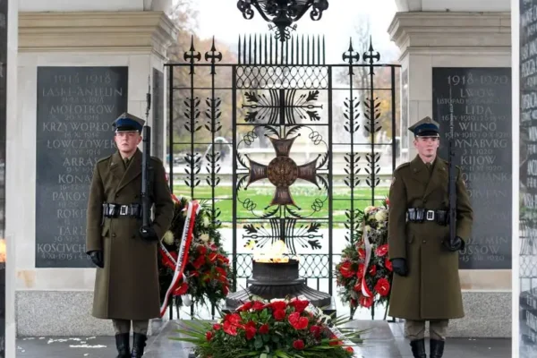 Święto Wojska Polskiego w Szczecinku: Uroczystości pod pomnikiem Marszałka Piłsudskiego