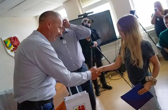 16 uczniów z gminy Szczecinek otrzymało stypendia Wójta za osiągnięcia