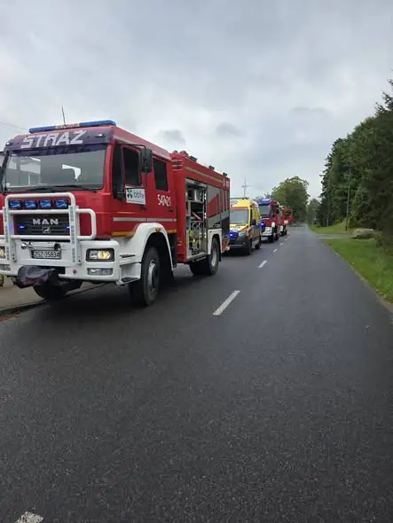 Tragiczne zdarzenie w Świerszczewie. Strażacy i pogotowie walczyli o życie mężczyzny
