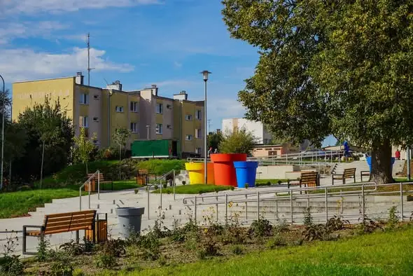 Plac Mickiewicza w Barwicach przechodzi metamorfozę – finisz prac