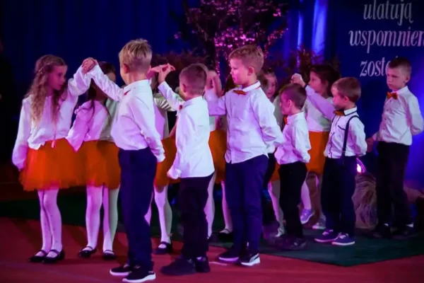 Szkoła Podstawowa w Parsęcku świętowała 80-lecie — relacja wideo dostępna